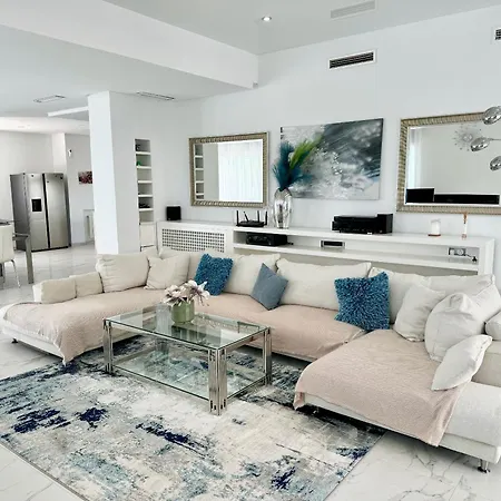 Hermosa En Marbella,100 M Playa, Vistas Al Mar, Piscina Privada Villa