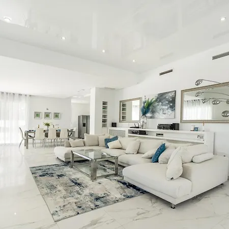 Villa Hermosa En Marbella,100 M Playa, Vistas Al Mar, Piscina Privada Marbella