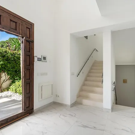 Villa Hermosa En Marbella,100 M Playa, Vistas Al Mar, Piscina Privada *