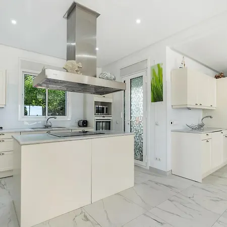 Villa Hermosa En Marbella,100 M Playa, Vistas Al Mar, Piscina Privada Marbella