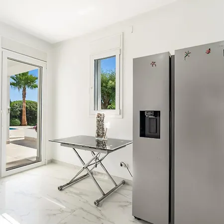 Hermosa En Marbella,100 M Playa, Vistas Al Mar, Piscina Privada