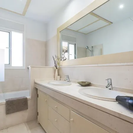 Villa Hermosa En Marbella,100 M Playa, Vistas Al Mar, Piscina Privada