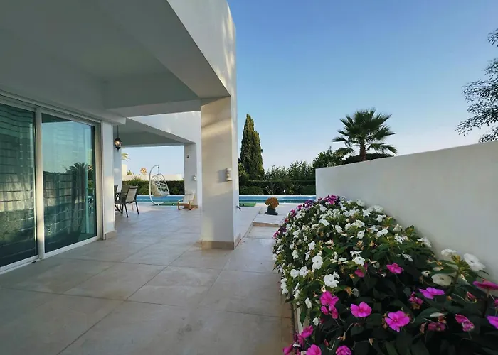 Hermosa En Marbella,100 M Playa, Vistas Al Mar, Piscina Privada