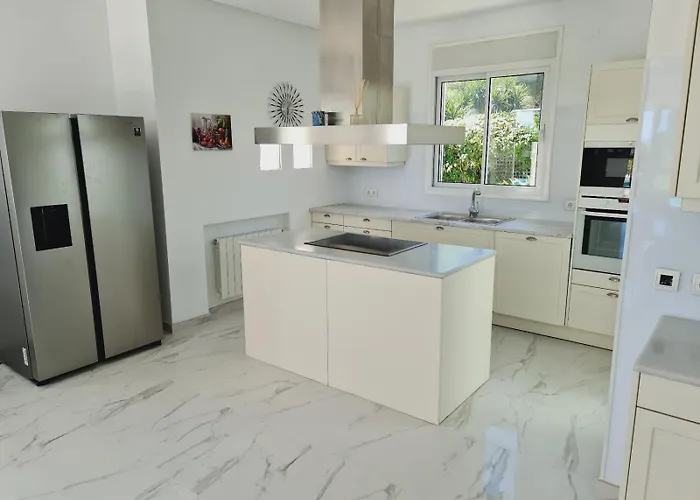 Hermosa En Marbella,100 M Playa, Vistas Al Mar, Piscina Privada Marbella