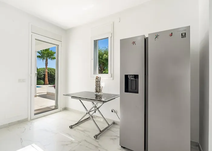 Hermosa En Marbella,100 M Playa, Vistas Al Mar, Piscina Privada